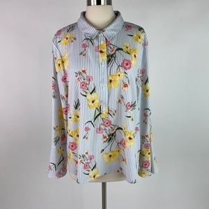 🛍️3/$20 CeCe Button Front Popover Printed Blouse